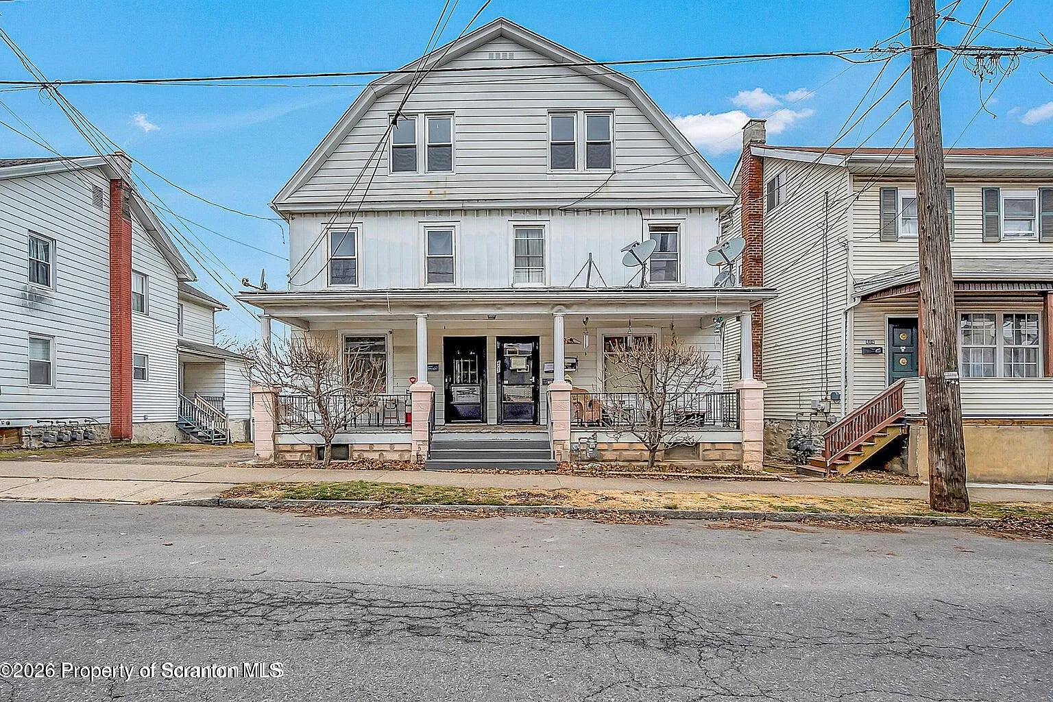 2 bed, 1.0 bath, 761 sqft, $950 — Photo 1