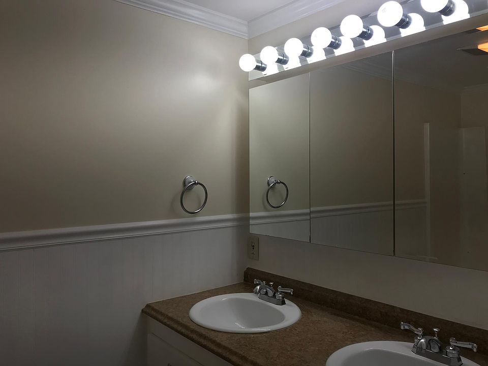 2nd image of 31 Congregational St #House