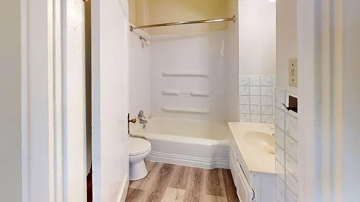 3 bed, 1.0 bath, $1,345 — Photo 4