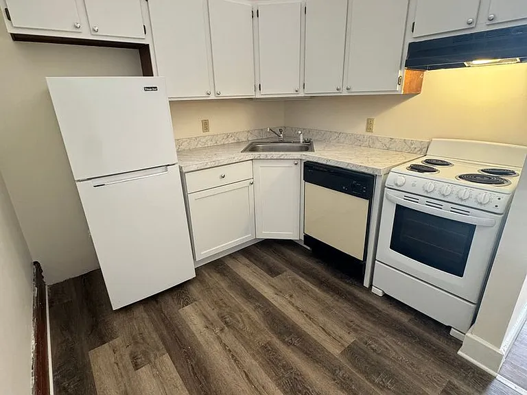 1107 E Kentucky St — Photo 1