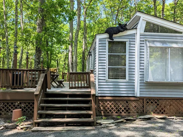 134 Crescent Dr, Milford, PA 18337