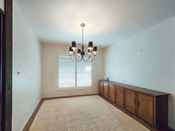 4th image of 2801 Meadowlark Ln