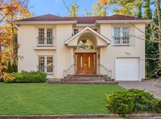 68 Warwick Rd, Great Neck, NY 11023