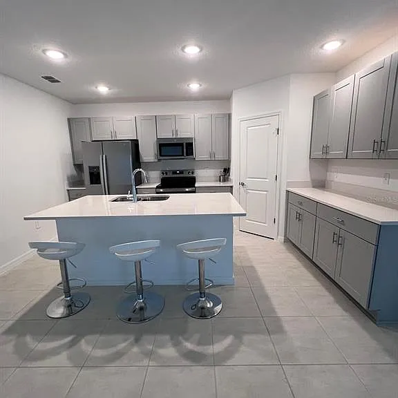 424 Wayland Dr — Photo 3
