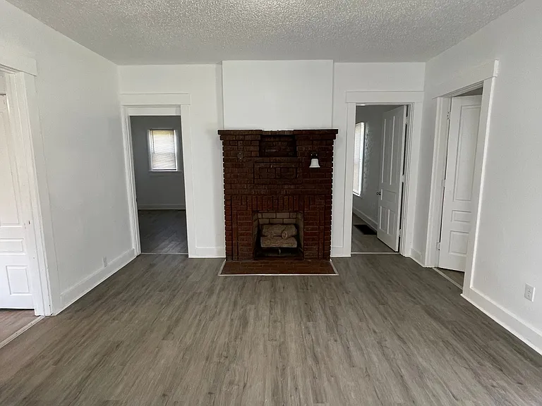 2022 Leo St — Photo 5