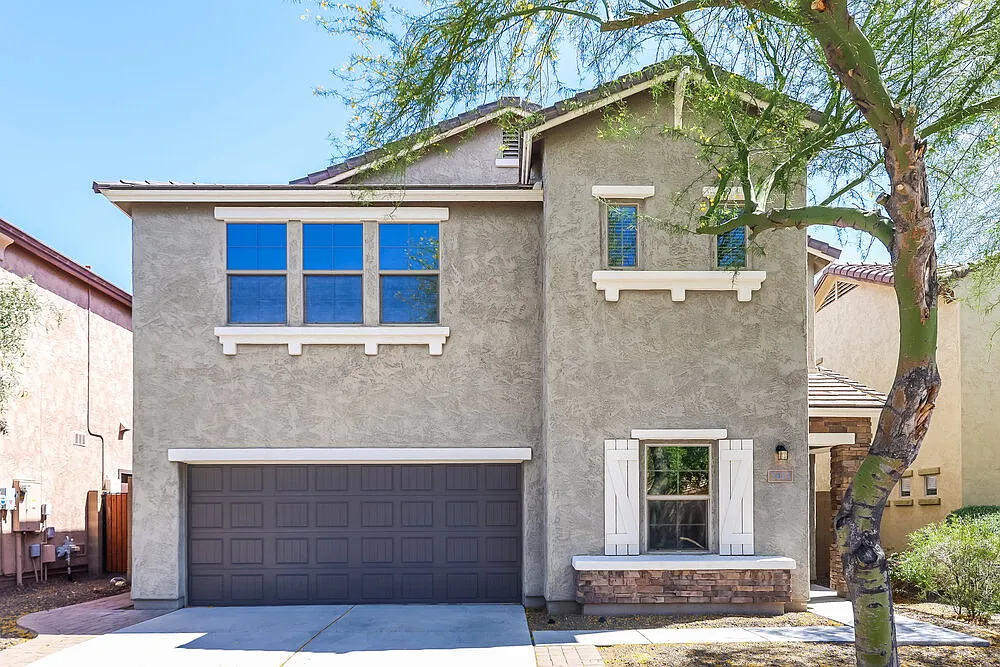 3 bed, 2.5 bath, 2092 sqft, $2,360 — Photo 1
