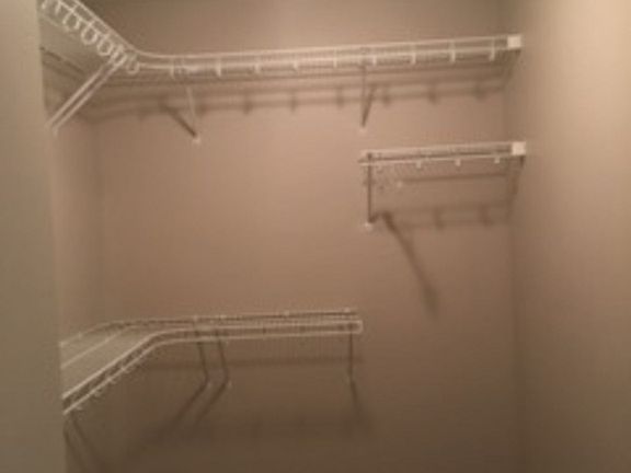 4th image of 323 Lauren Circle Dr