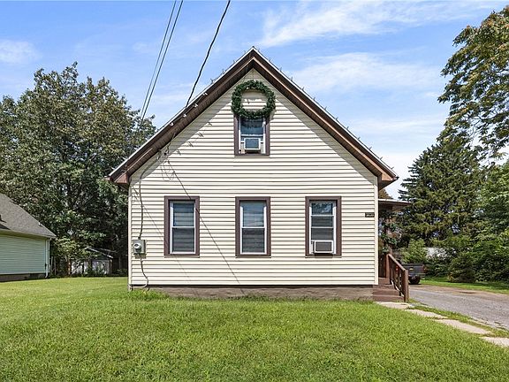 3rd image of 128 Weaver St