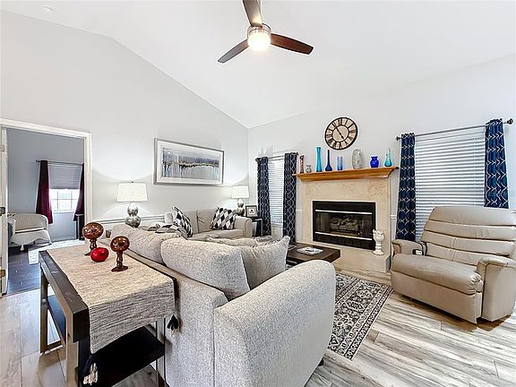 2nd image of 5450 SE 32nd Pl