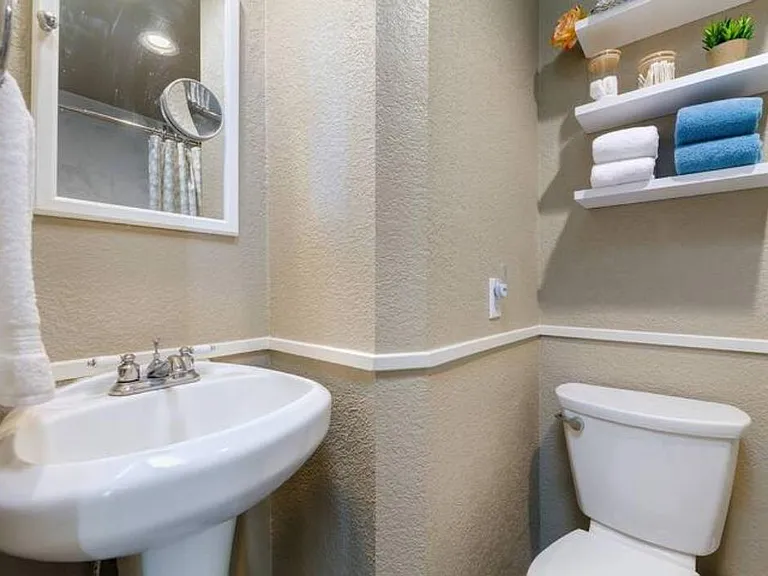 3146 N Maywood Ave — Photo 16