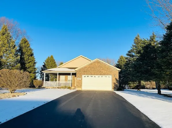 3920 Twin Oaks Dr, Wonder Lake, IL 60097