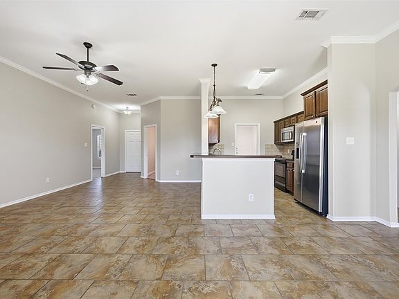 4th image of 309 Highmeadow Rd
