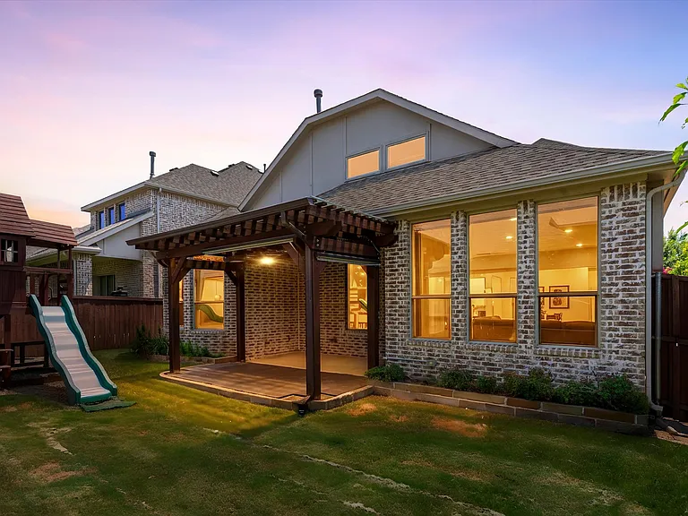 2703 Navarro Trl — Photo 26