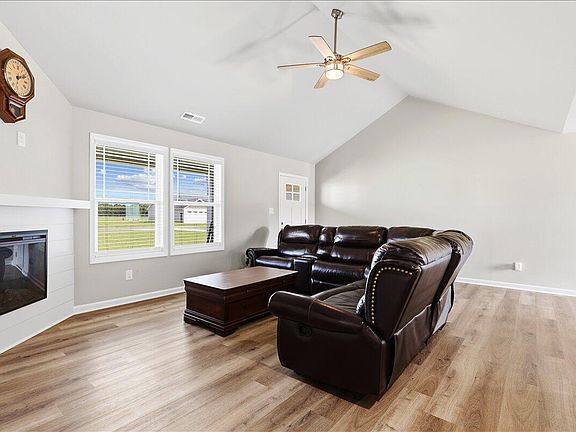 5th image of 206 Tuscany Cir