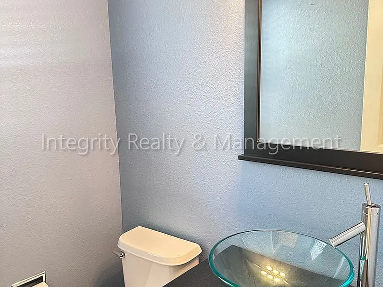 1041 Laurenwood Ln — Photo 23