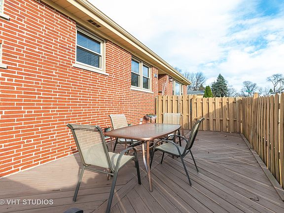 3rd image of 8858 S Talman Ave