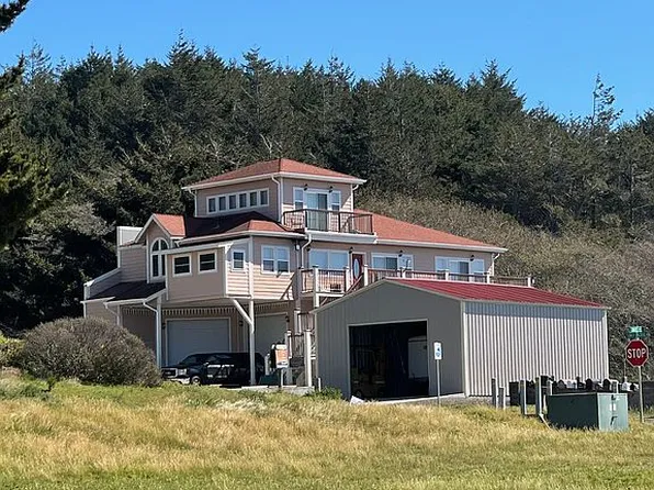 142 Lower Pacific Dr, Whitethorn, CA 95589