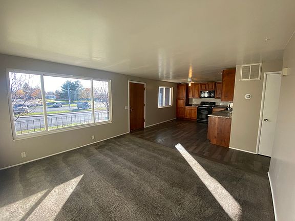 5th image of 895 E Arrowhead Ln Unit 6