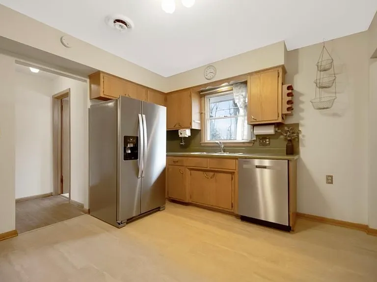 6430 Hampshire Pl N — Photo 2