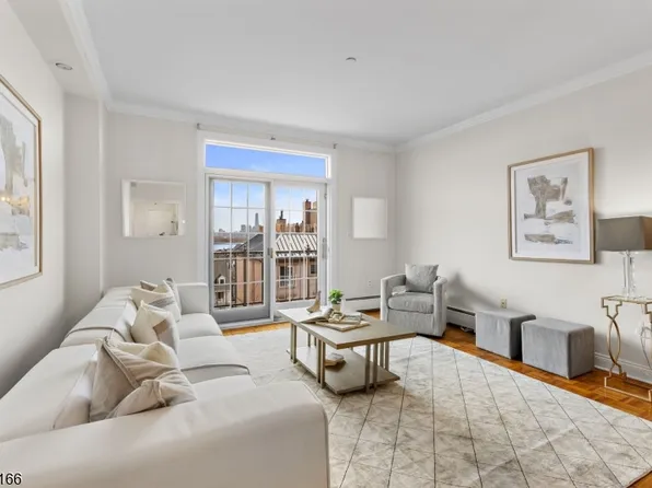 20766 Shearwater Ct #66, Jersey City, NJ 07305