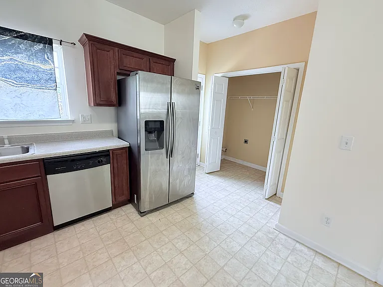 260 Commons Dr — Photo 7