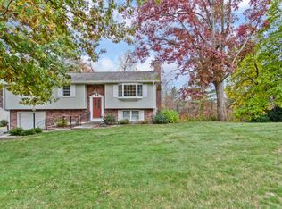 16 Zephyr Dr, Westfield, MA 01085