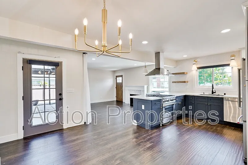 3 bed, 2.0 bath, 1148 sqft, $5,495 — Photo 4