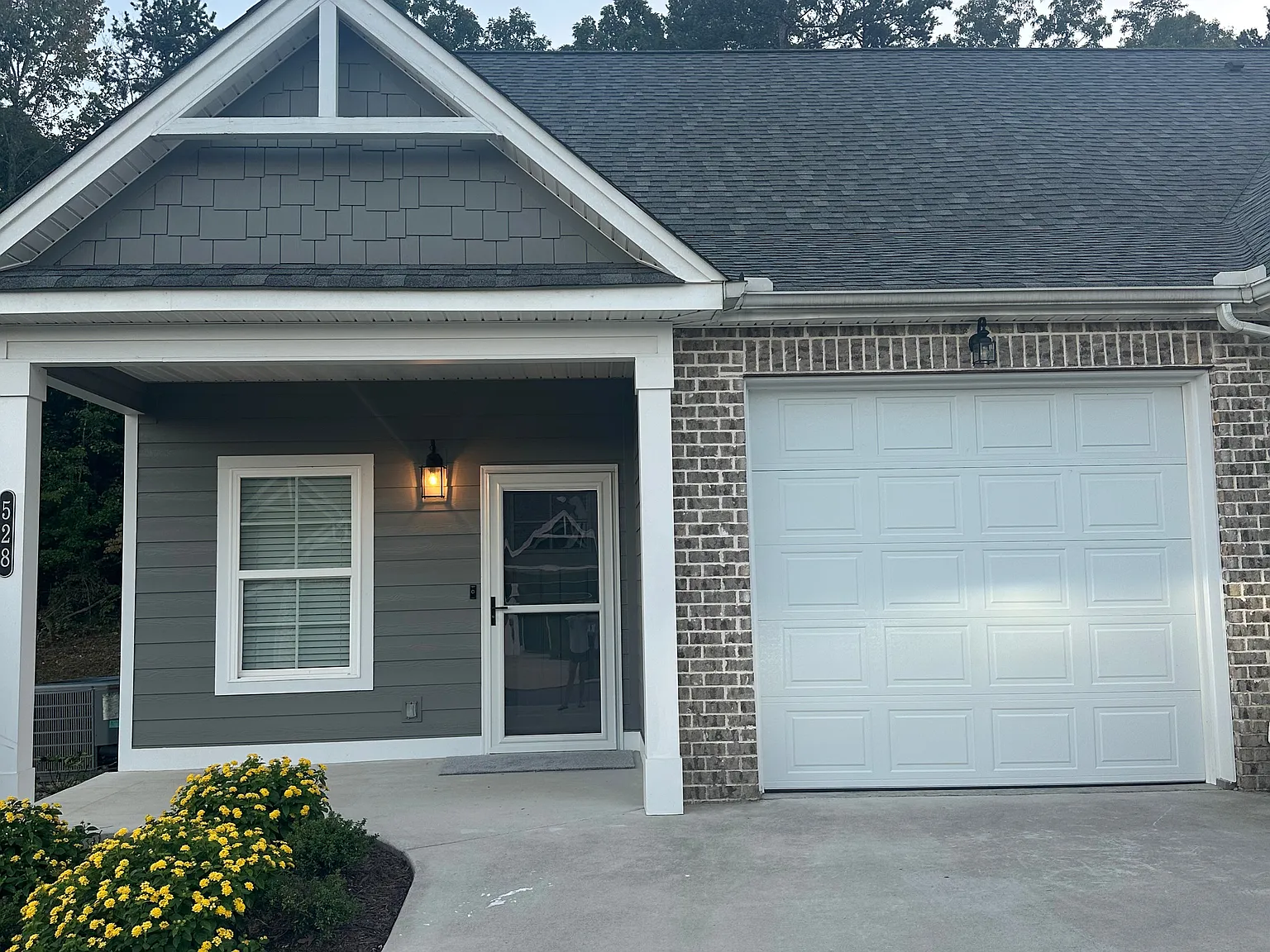 528 Bellingham Dr NE — Photo 2