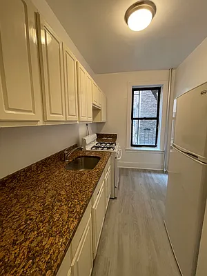 Rented by NYC LUXURY APT RENTALS CO LLC | media 11