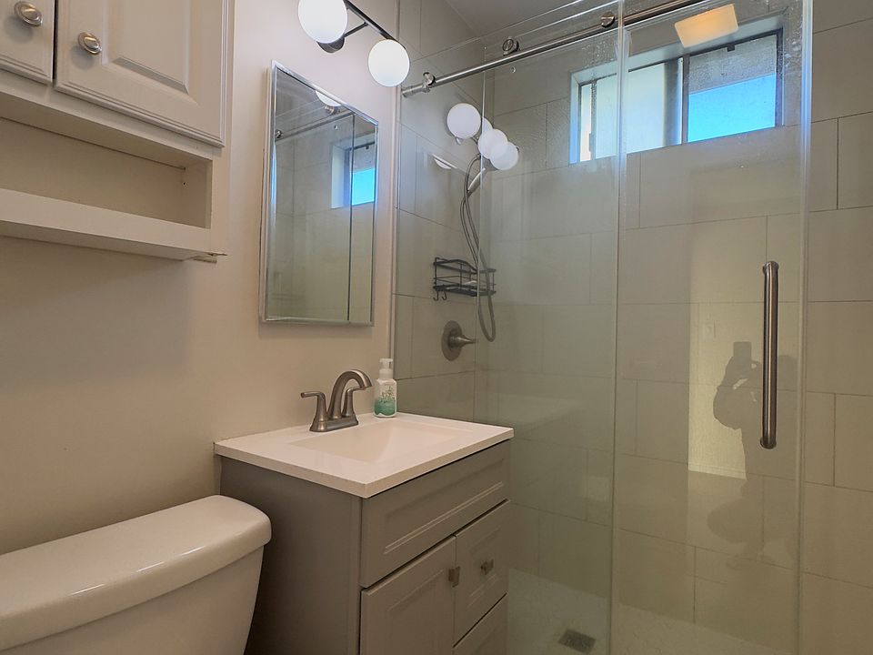 1st image of 515 W Maple Ave