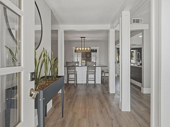 5th image of 929 Pepper Tree Ln