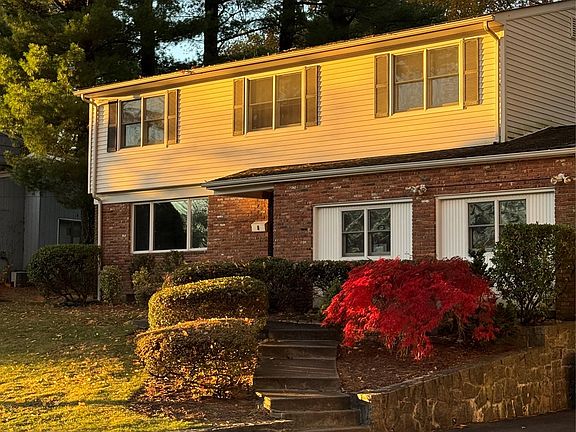 3rd image of 9 Tanglewood Road