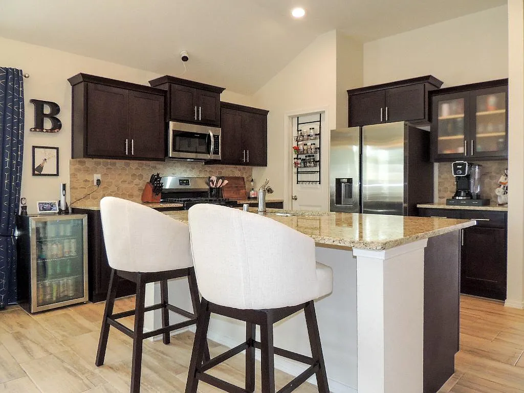 4 bed, 1658 sqft, $2,300 — Photo 3
