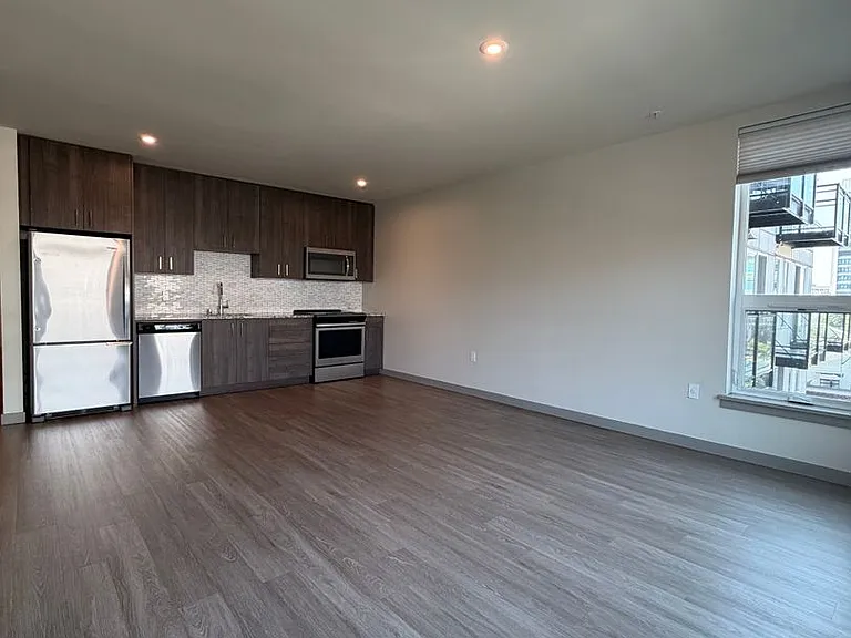 Lexington Apartments — Photo 11