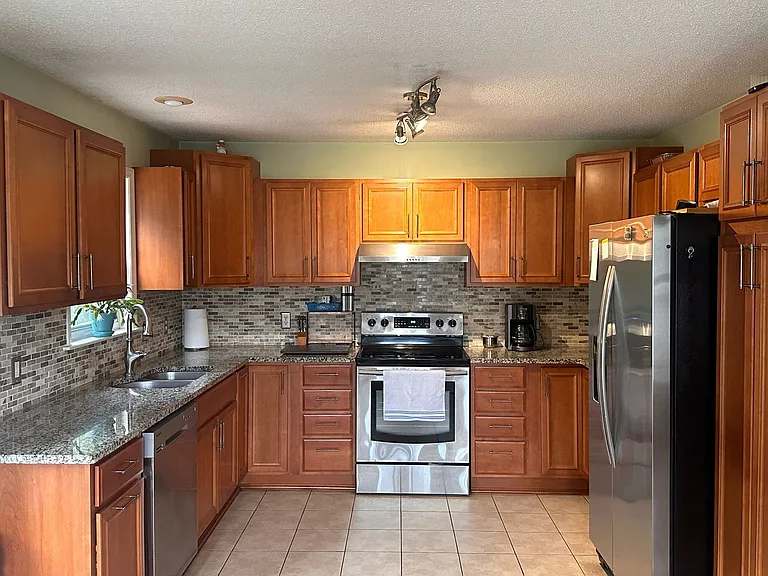 2837 Bridgeport Dr — Photo 3