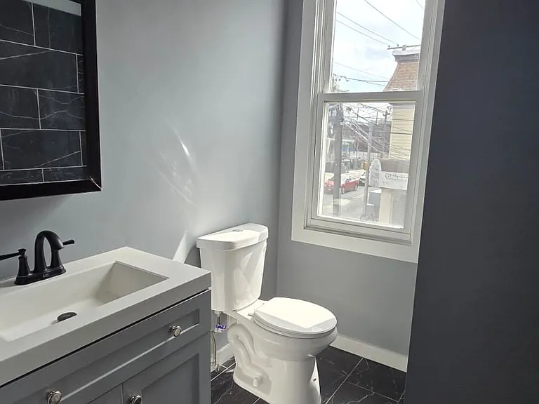 559 Grove St #2 — Photo 5
