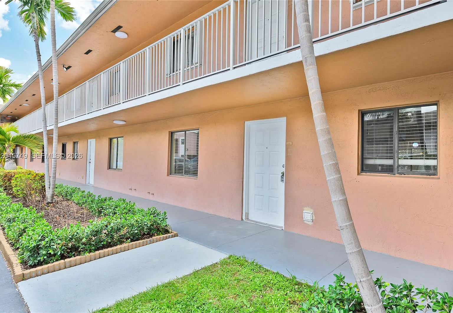 Villamore Condo — Photo 3