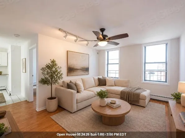787 Summit Avenue image 1 of 34