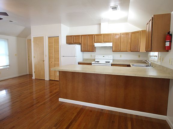 3rd image of 306 N Hamilton St #4