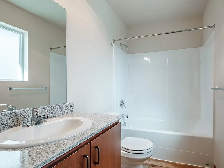 Oak Springs Apartments — Photo 8