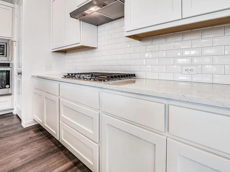 6205 Queens Path — Photo 12