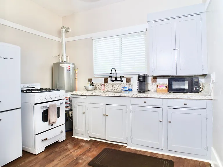12 E University Blvd #16 — Photo 7