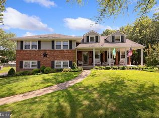 210 Wayne Dr, Cinnaminson, NJ 08077