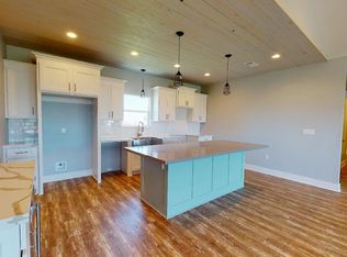 972 Bahama Dr, Crystal Beach, TX 77650