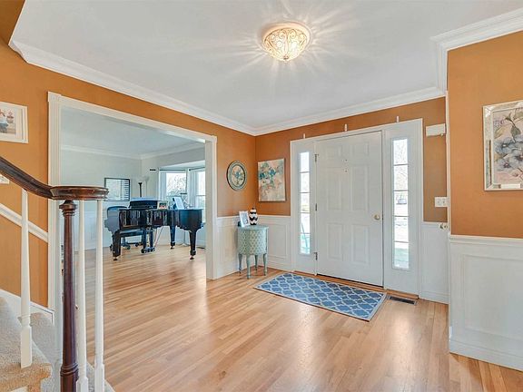 3rd image of 49 Elderwood Dr