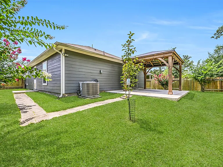 23144 Shakespeare Dr — Photo 28