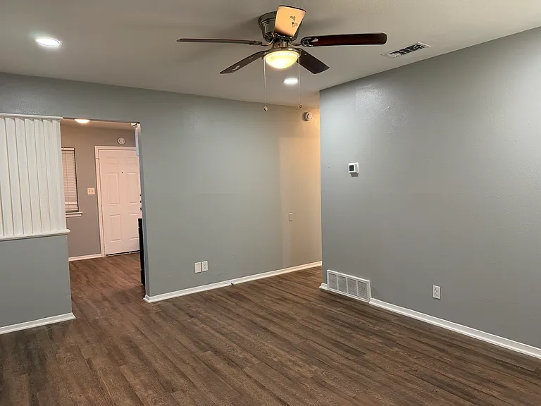 2511 Normont Cir — Photo 2