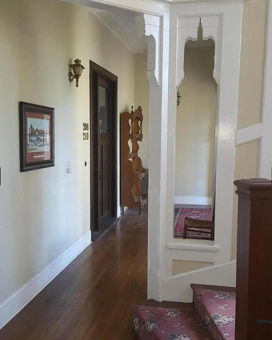 3 bed, 2.0 bath, 1560 sqft, $2,300 — Photo 4