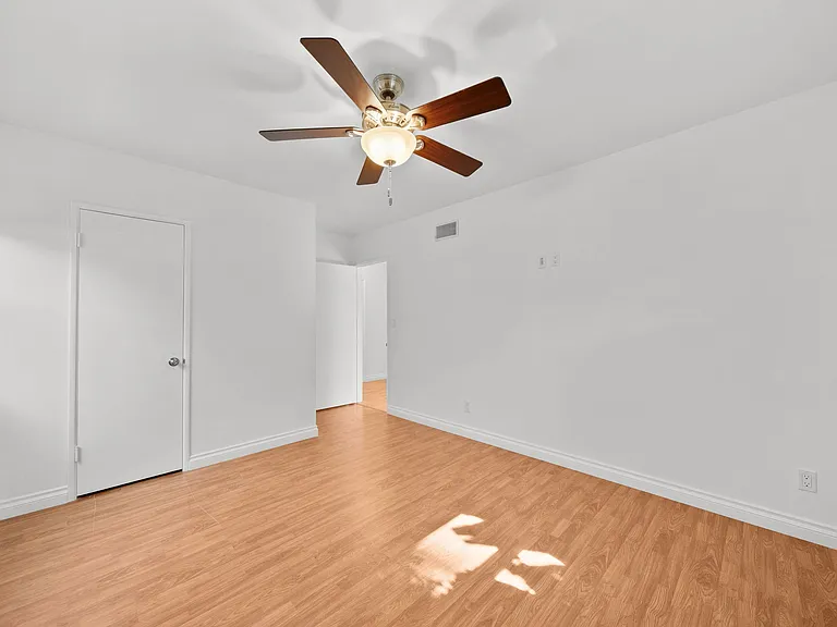 10257 McVine Ave — Photo 3