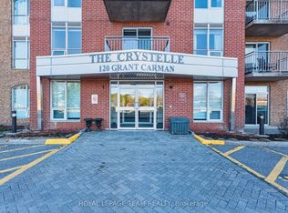 120 Grant Carman Dr #811, Ottawa, ON K2E1C8
